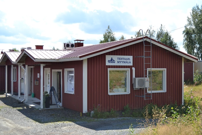 Tessu koiranruoka tehtaanmyymälä.