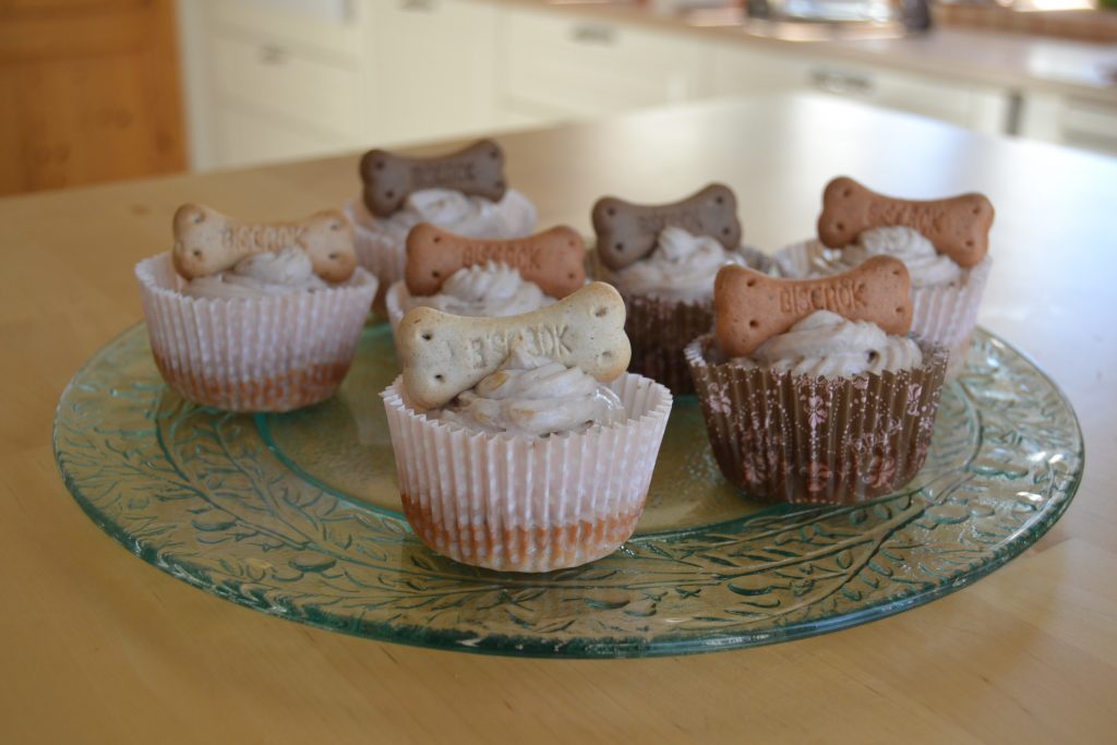 Maapähkinävoi & banaani kuppikakut koirille.