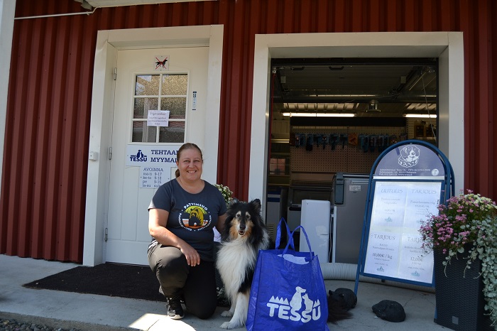 Tessu koiranruoka tehtaanmyymälä.